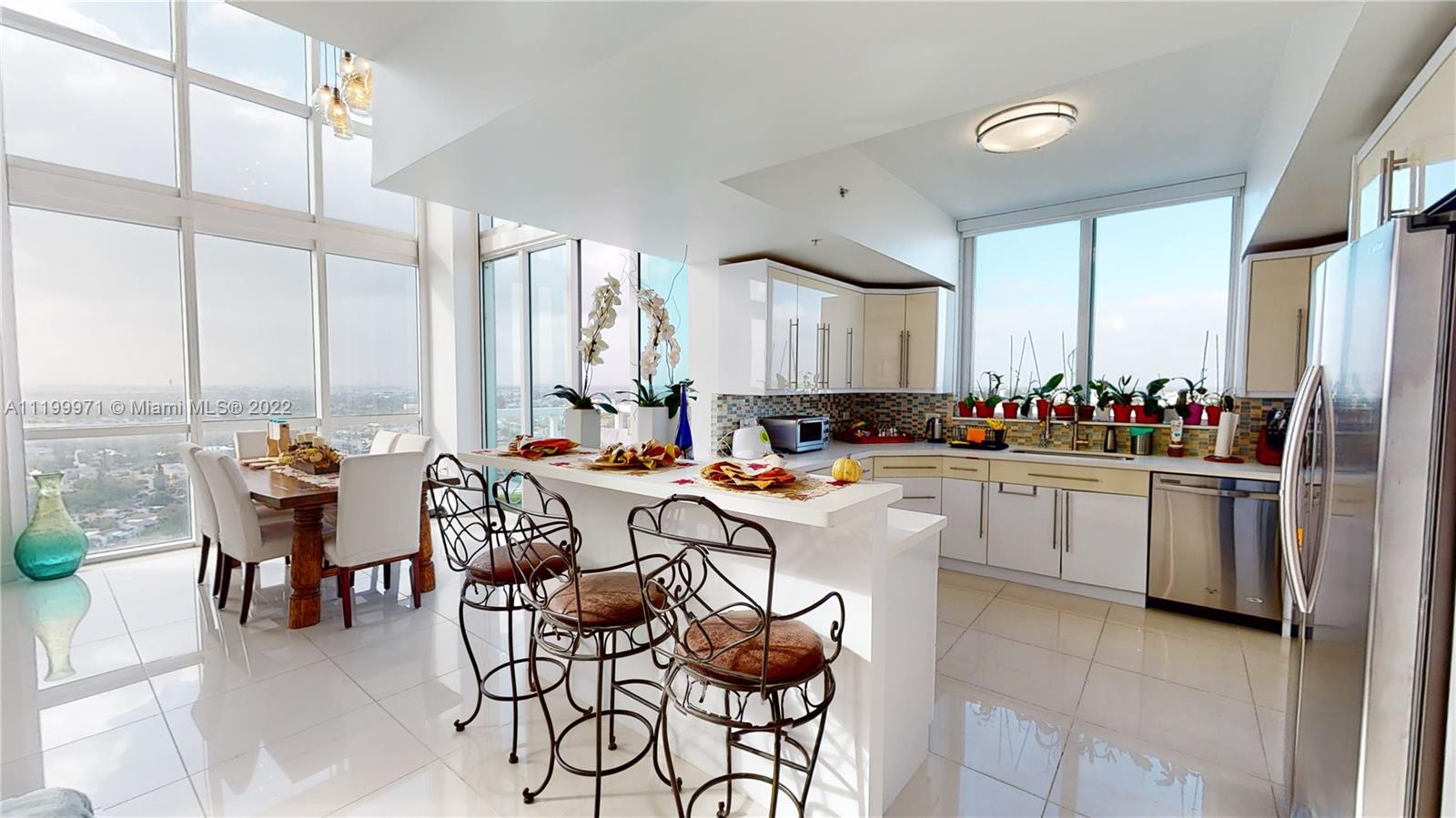 TERRAZAS RIVERPARK VILLAG - Residential