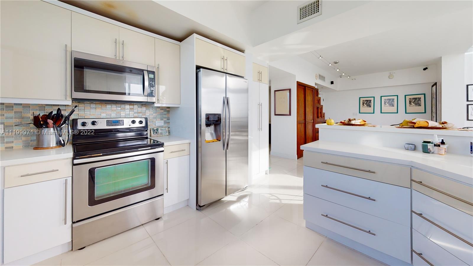 TERRAZAS RIVERPARK VILLAG - Residential
