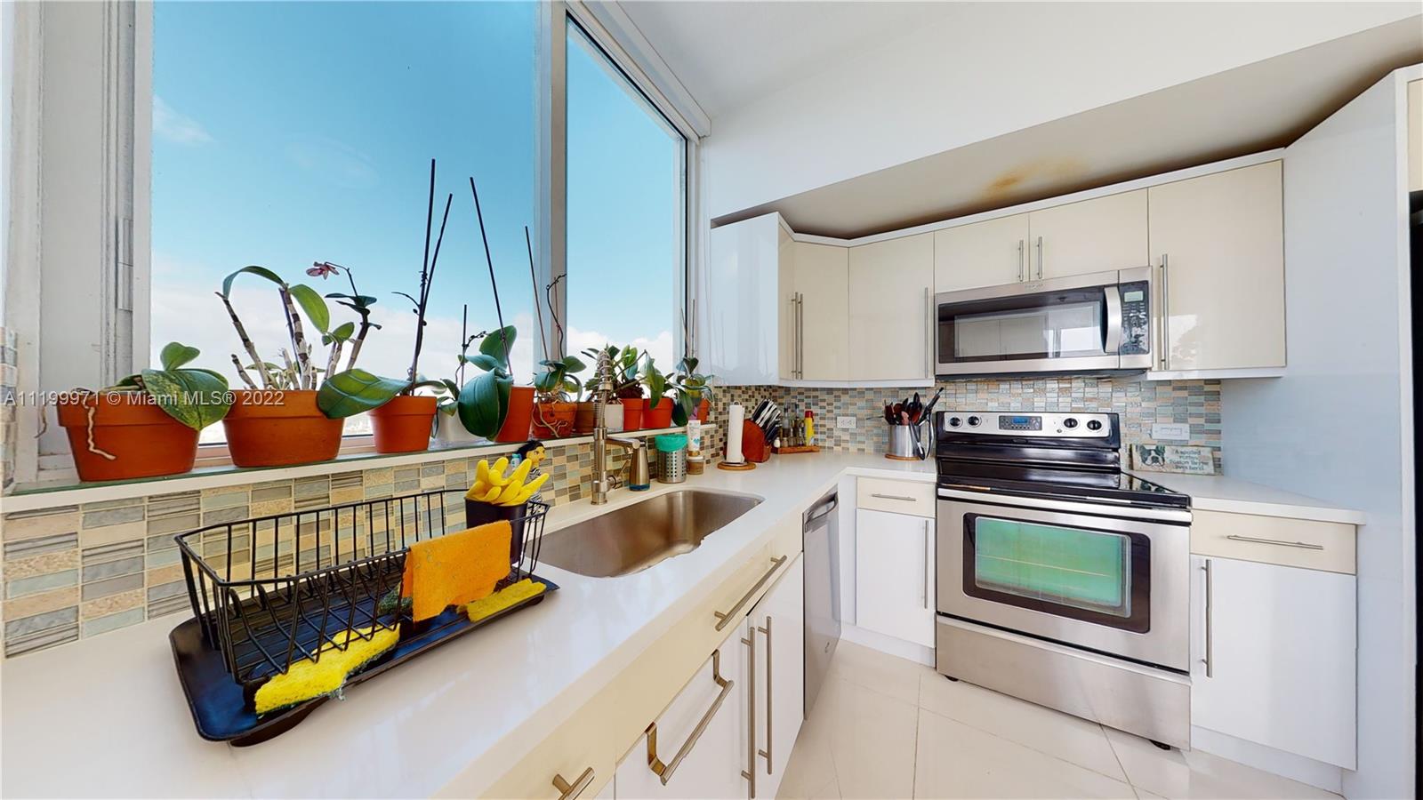 TERRAZAS RIVERPARK VILLAG - Residential