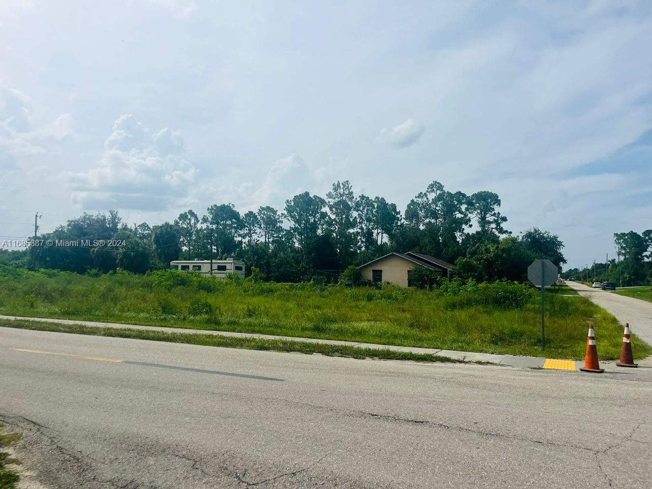 LEHIGH ACRES UNIT 9 BLK 32 - Land