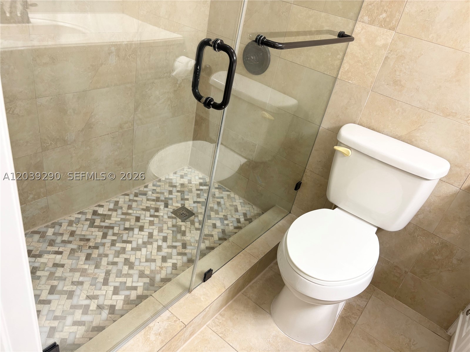 WESTVIEW CONDOMINIUM NO T - Residential Lease