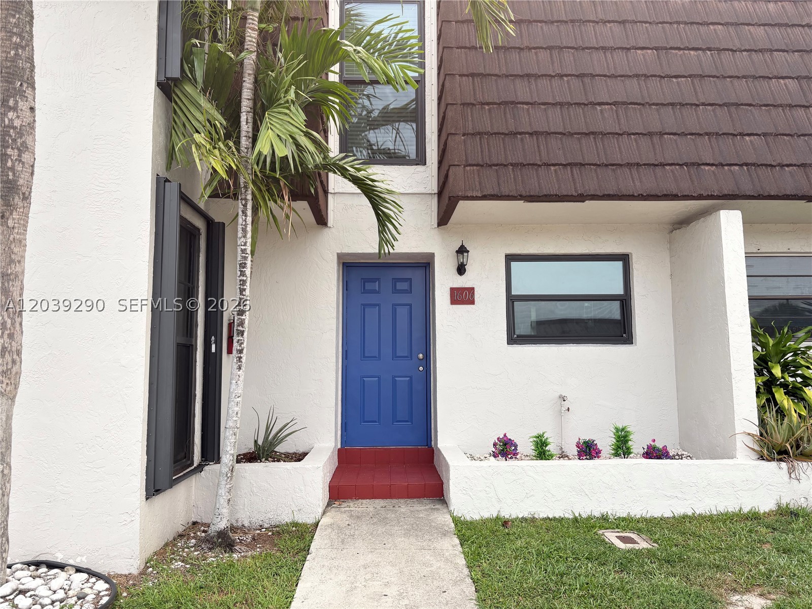 WESTVIEW CONDOMINIUM NO T - Residential Lease
