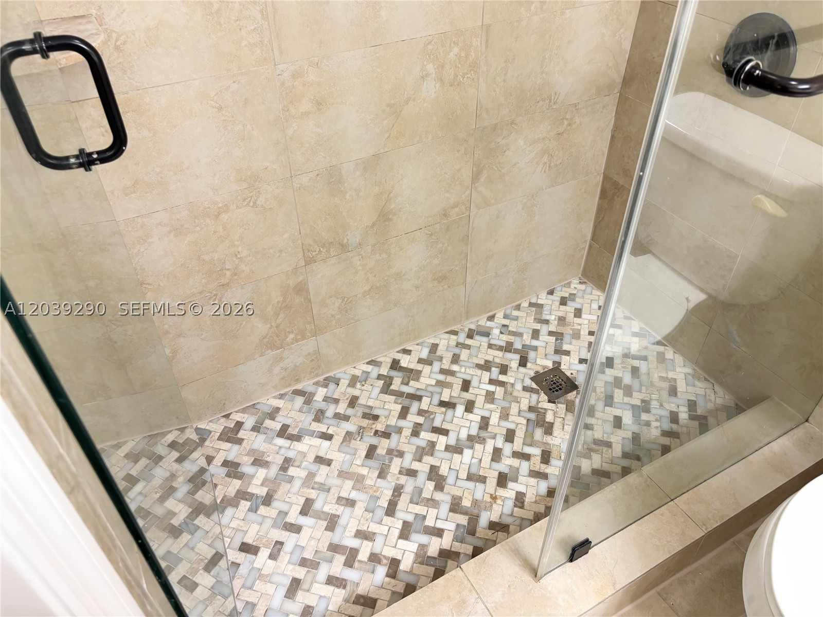 WESTVIEW CONDOMINIUM NO T - Residential Lease