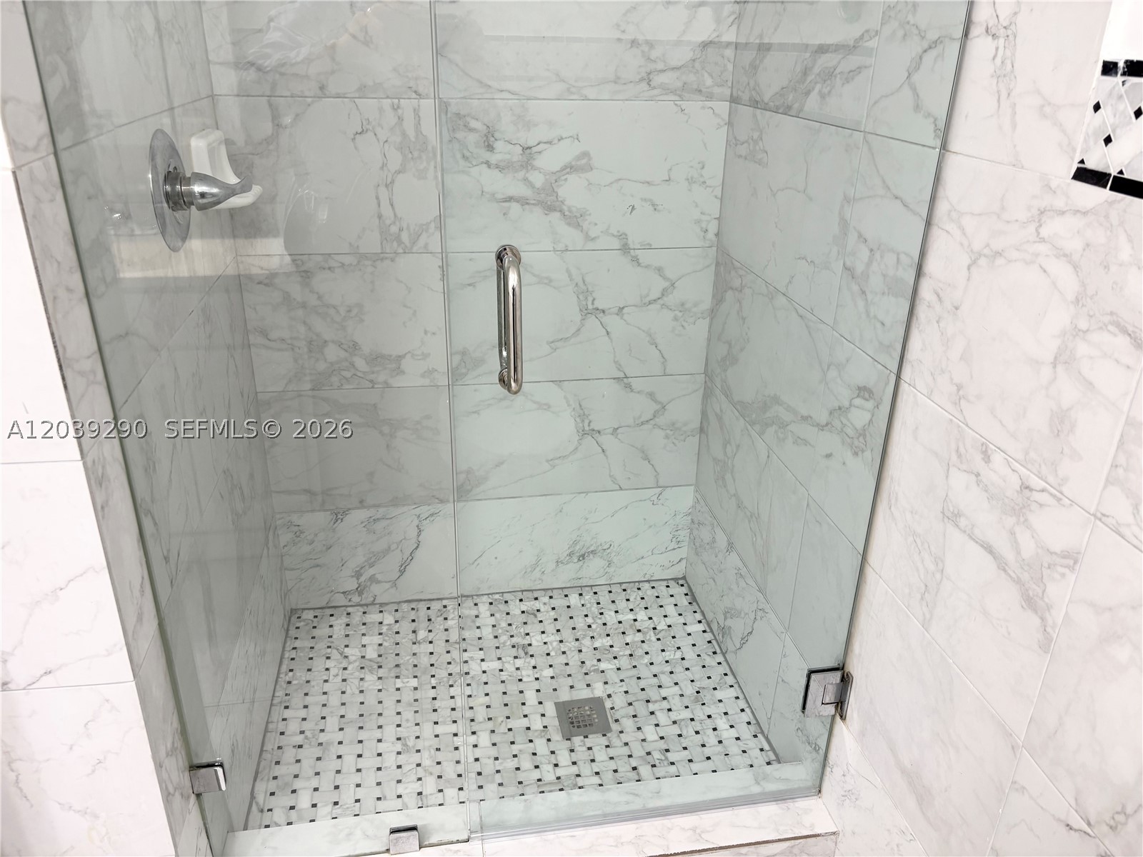 WESTVIEW CONDOMINIUM NO T - Residential Lease