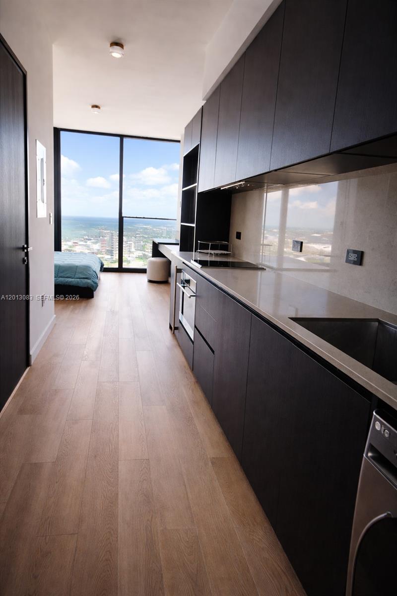 E11EVEN RESIDENCES - Residential