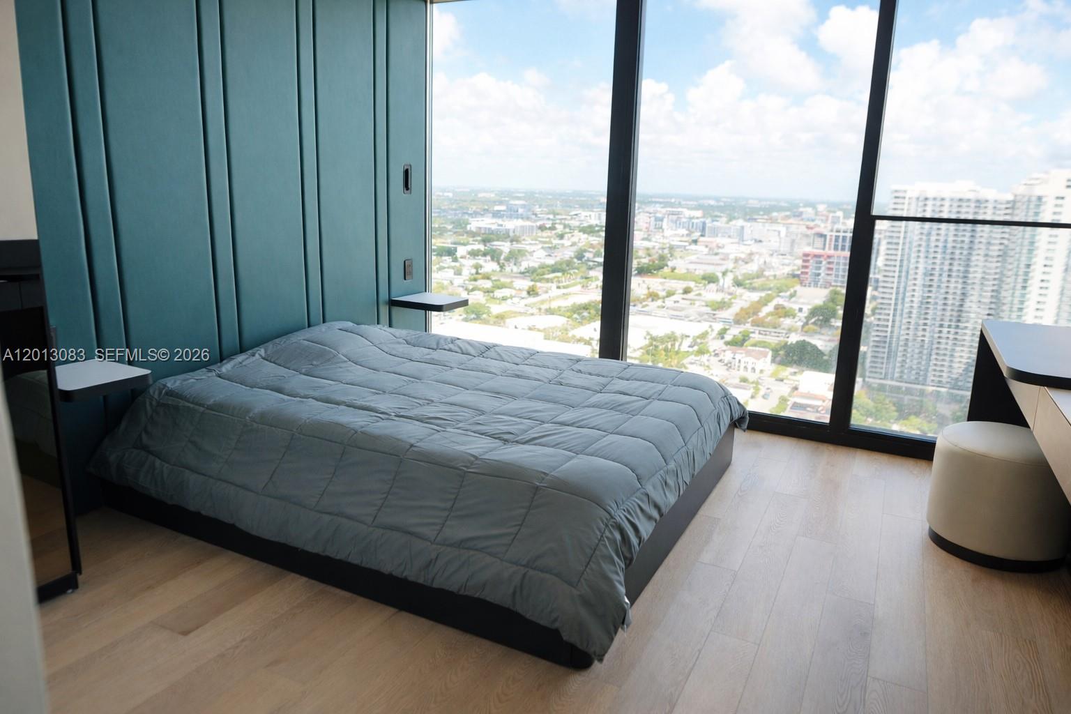 E11EVEN RESIDENCES - Residential