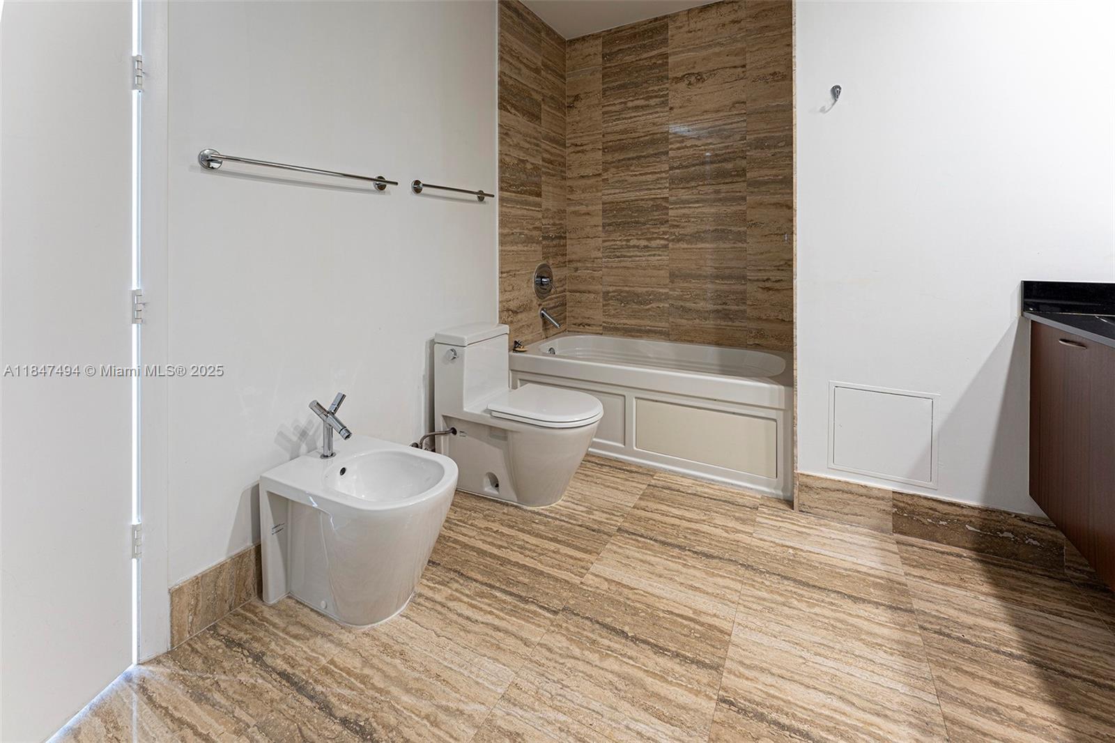 TDR TOWER II CONDO - Residential Lease