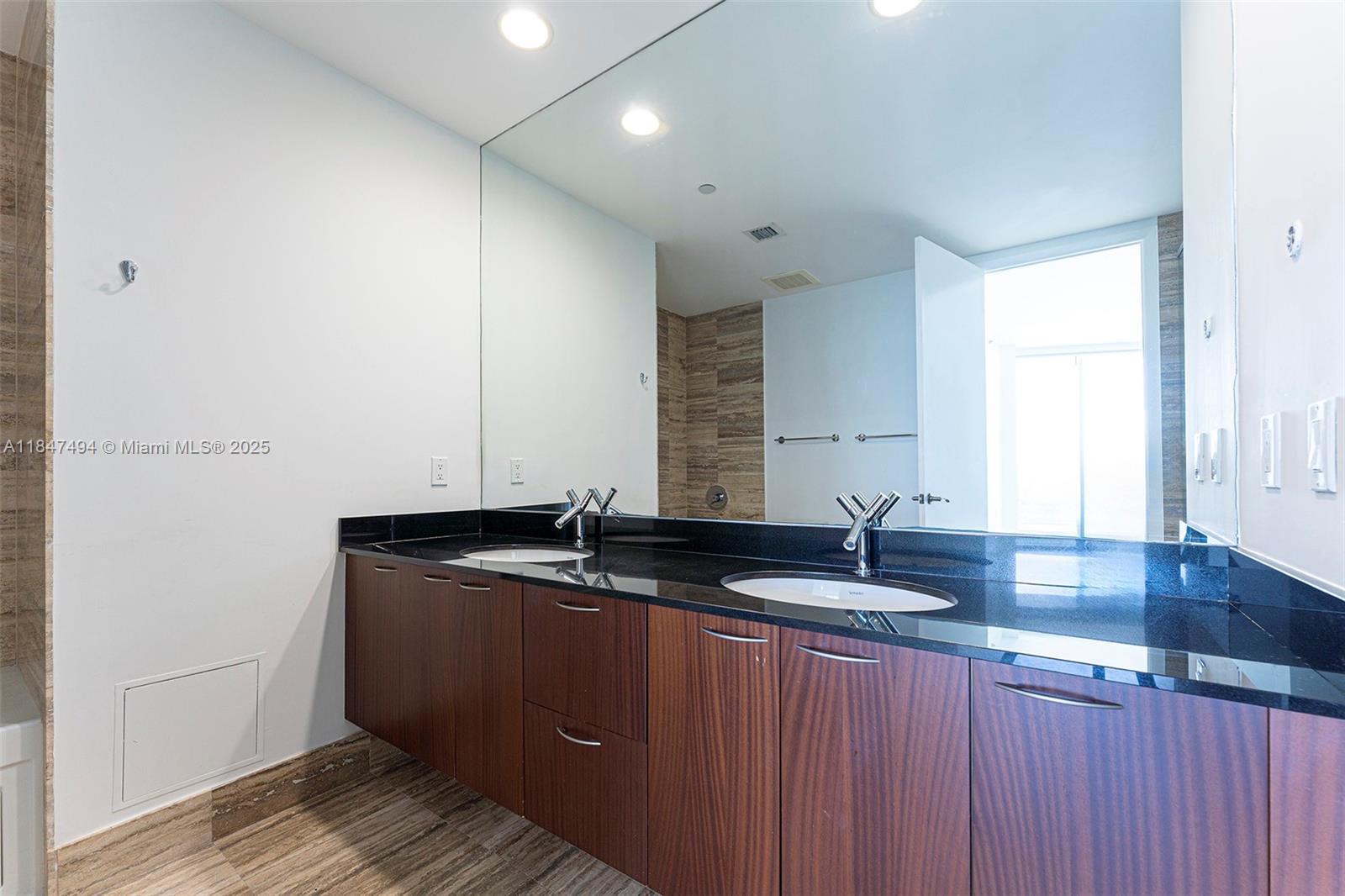 TDR TOWER II CONDO - Residential Lease