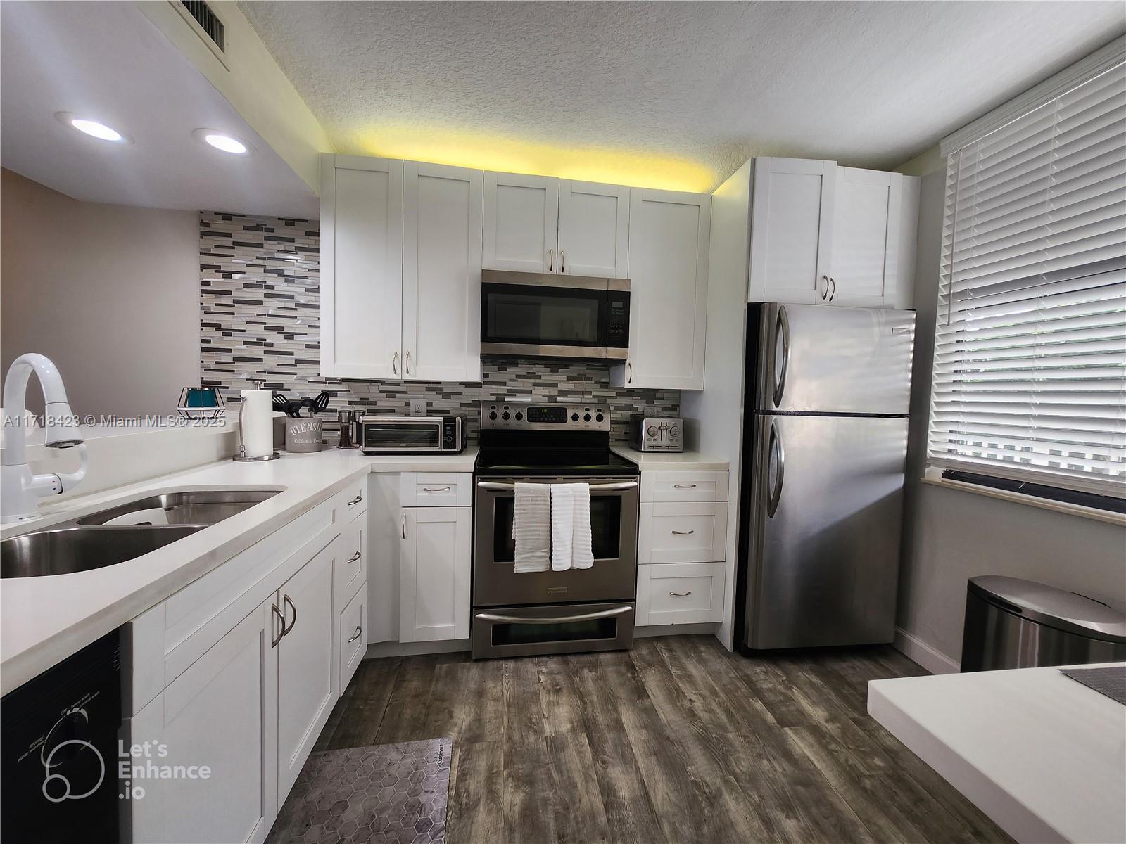 CONDO 8 OF WHITEHALL COND - Residential