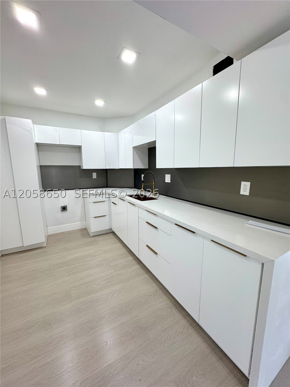 ARLEN HOUSE CONDO - Residential
