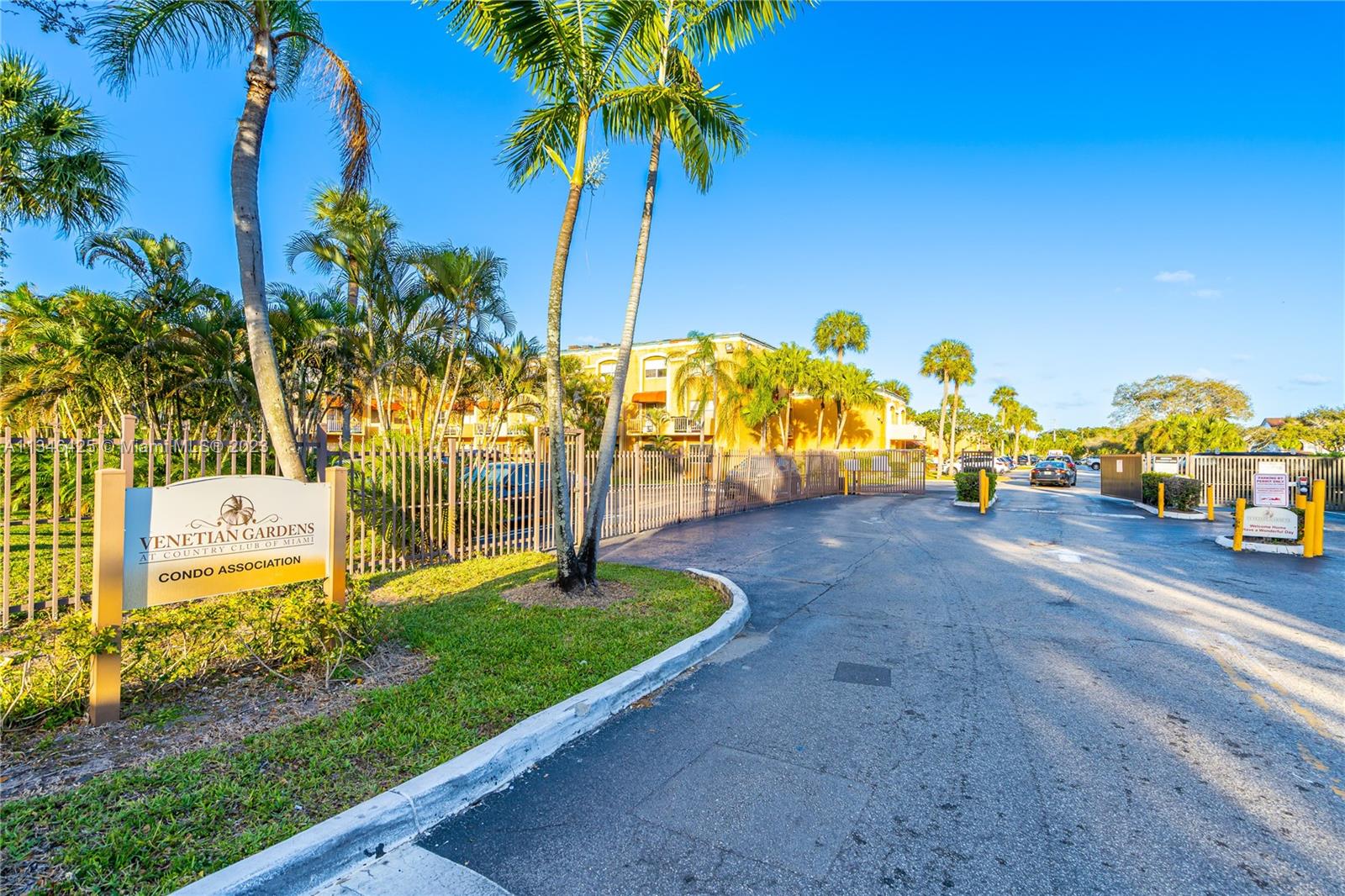 VENETIAN GARDENS AT COUNT - Residential
