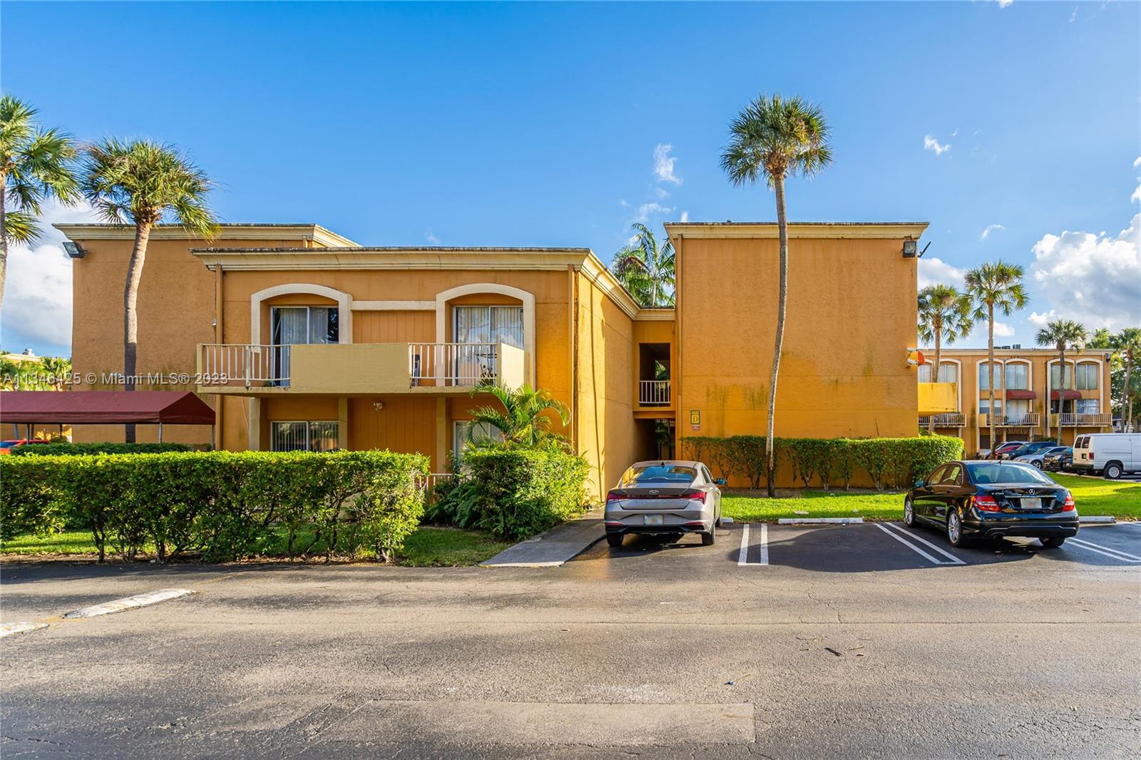 1/1.5 Apt for Sale in perfect condition ready to live and locate in the Heart of Hialeah and minutes from Miami Lakes Area. This property does not share a wall with any neighbors so it has a lot of privacy. This is a Must See!!! Perfect for investment or first time property. Seller needs a post occupancy of 60 days.