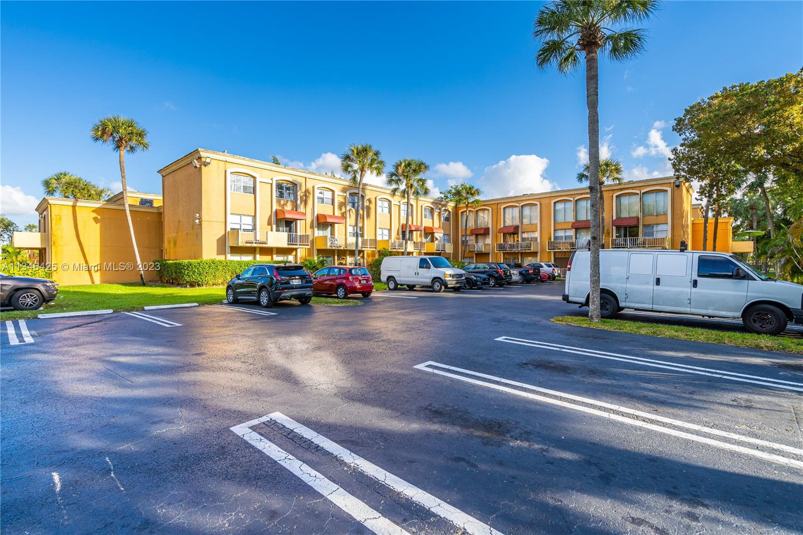 VENETIAN GARDENS AT COUNT - Residential