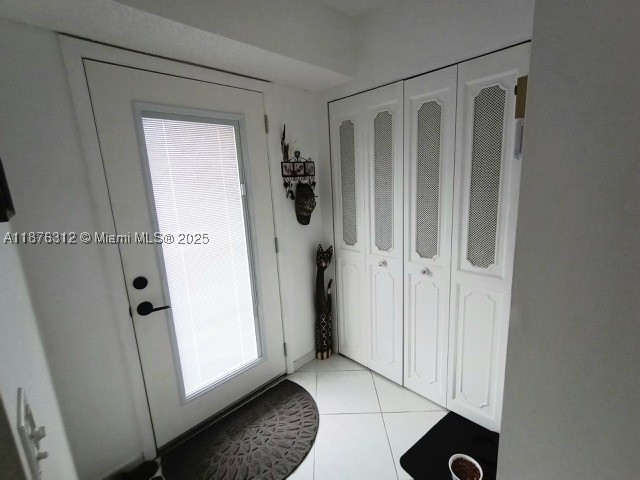 MEADOWBROOK LAKES CONDO - Residential