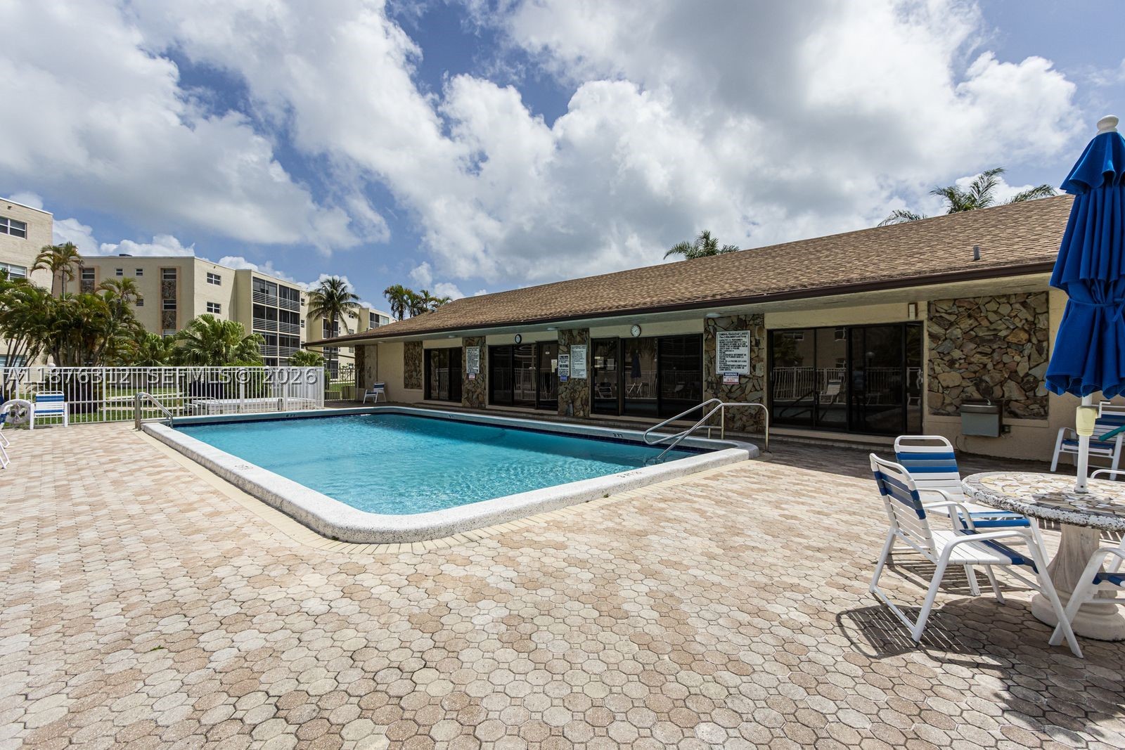 MEADOWBROOK LAKES CONDO - Residential