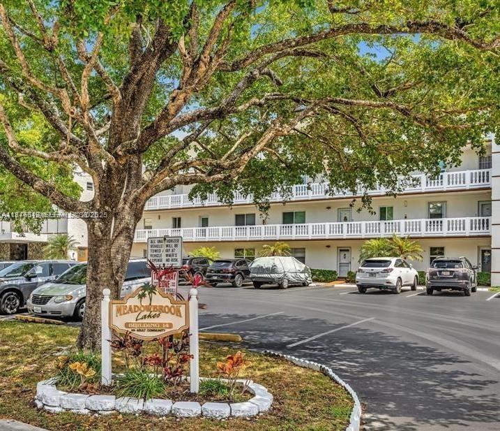 MEADOWBROOK LAKES CONDO - Residential