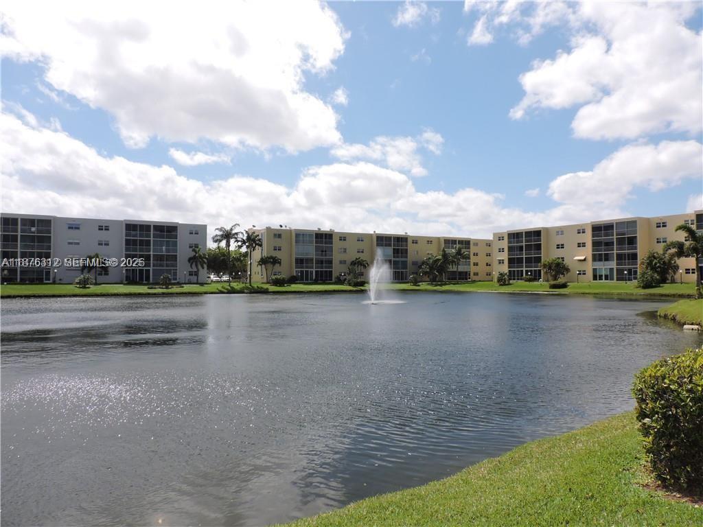 MEADOWBROOK LAKES CONDO - Residential
