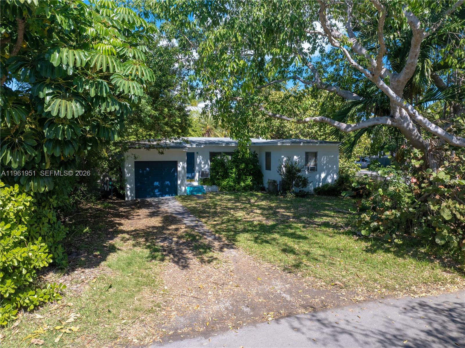 Prime Key Biscayne lot on quiet Redwood Ln. Excellent location near beach, parks and village amenities. Ideal opportunity to build new.