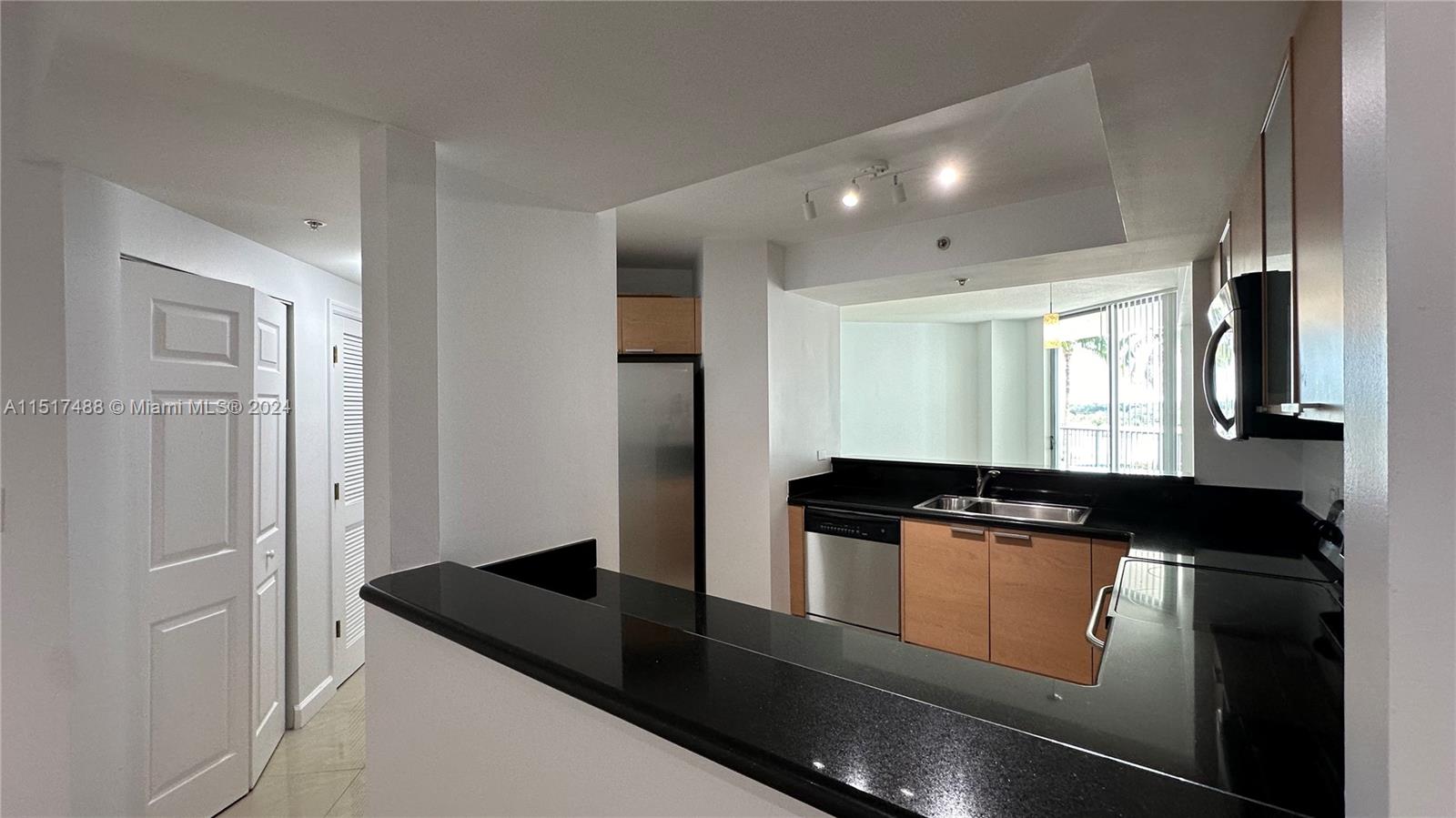 HOLLYWOOD STATION RES CON - Residential Lease