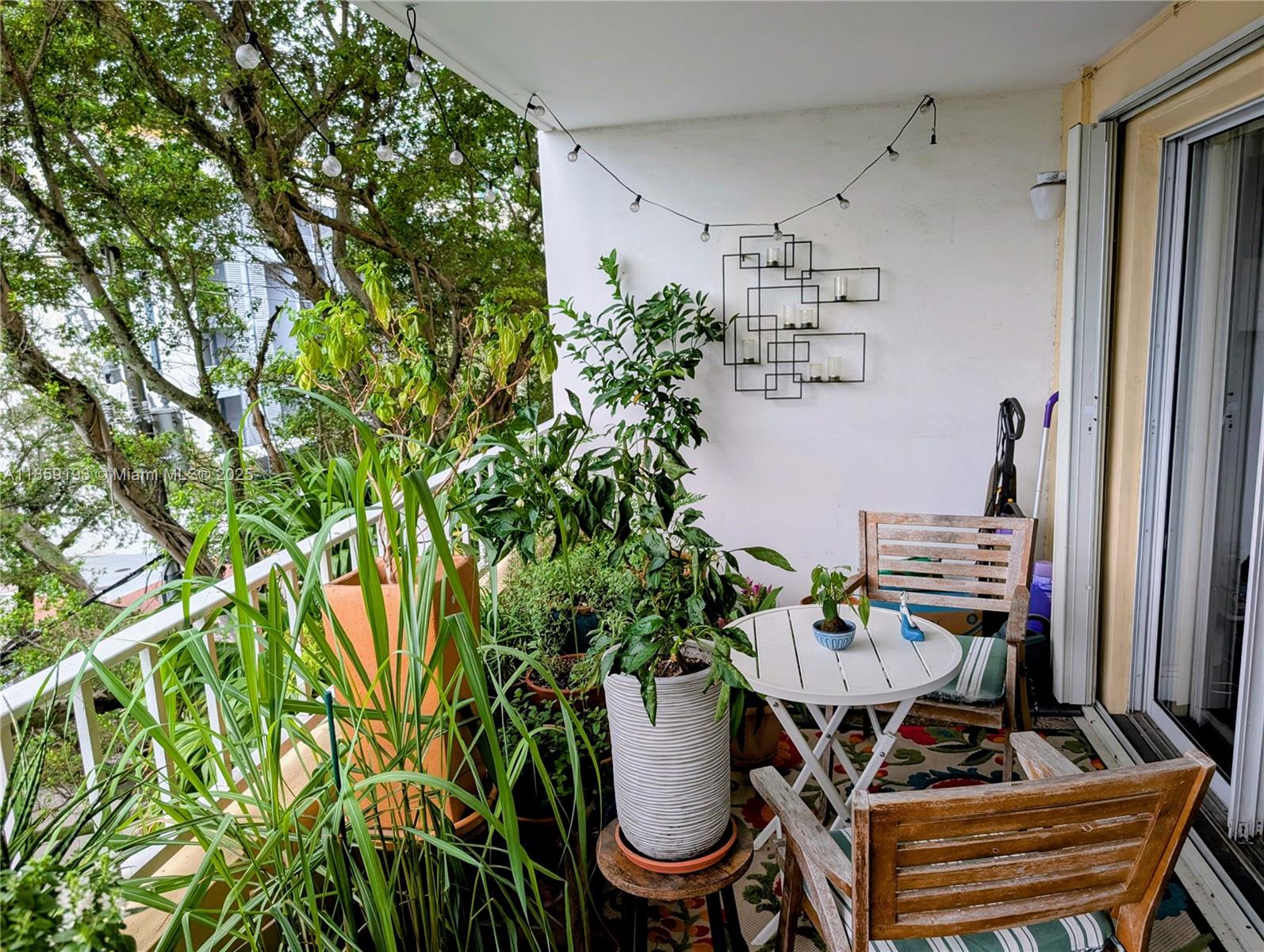 VIRGINIA OAKS CONDO - Residential