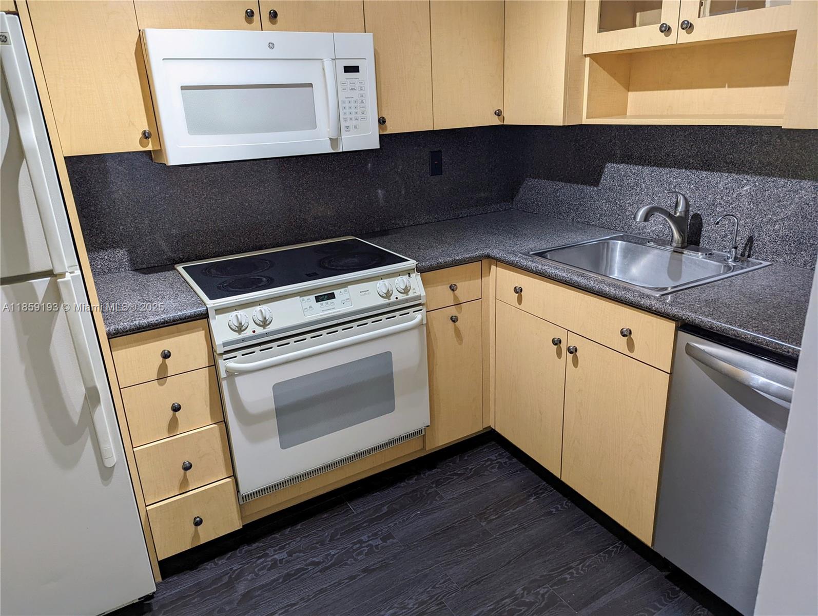 VIRGINIA OAKS CONDO - Residential