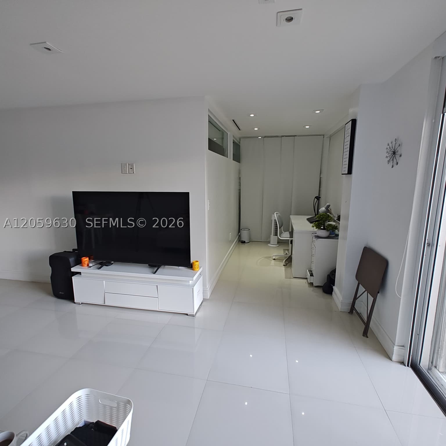 COMMODORE PLAZA CONDO - Residential