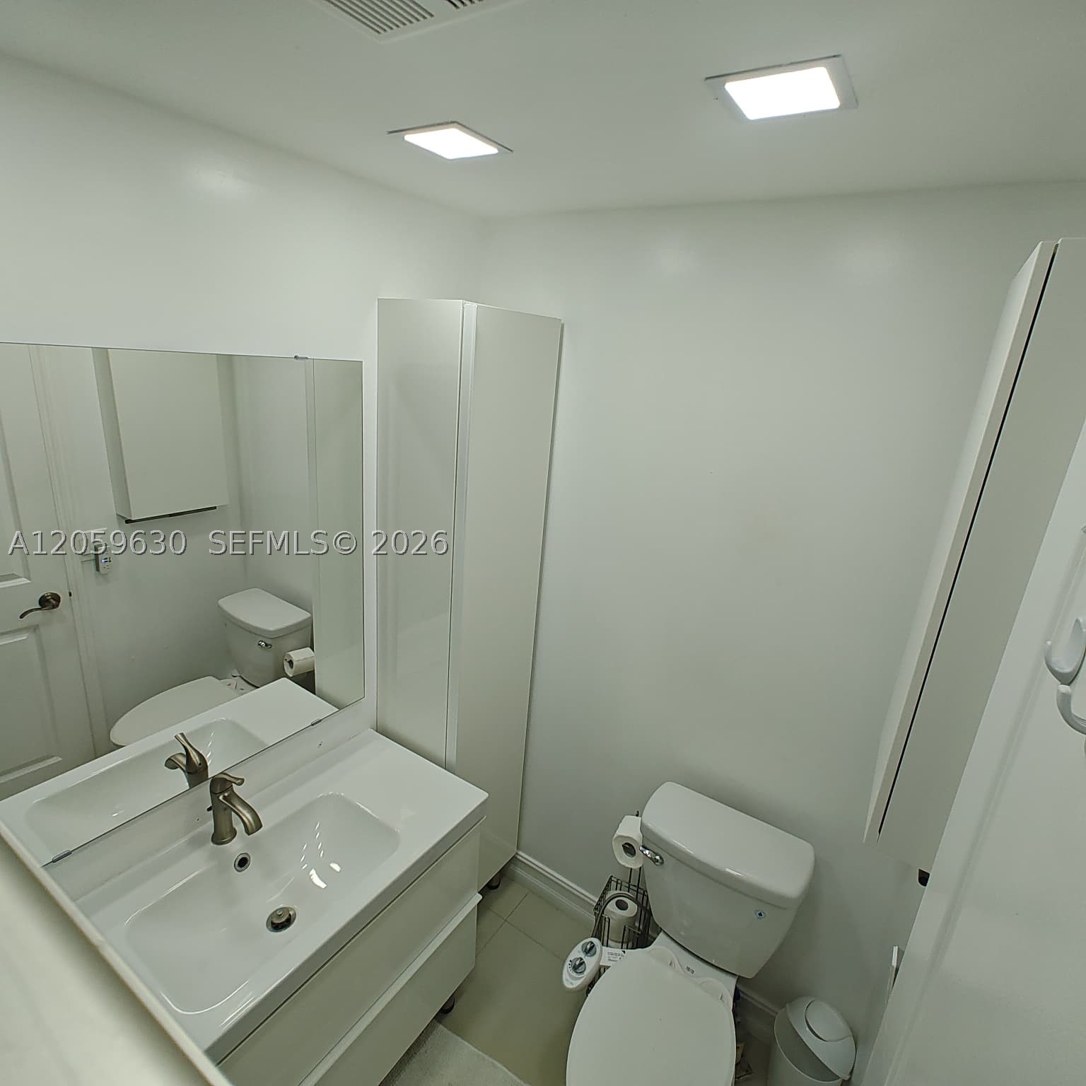 COMMODORE PLAZA CONDO - Residential