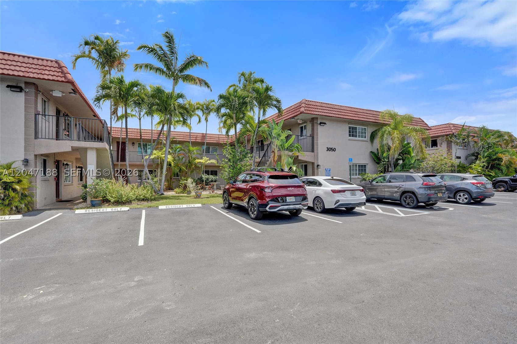 WINDSOR COURT CONDOMINIUM - Residential Lease