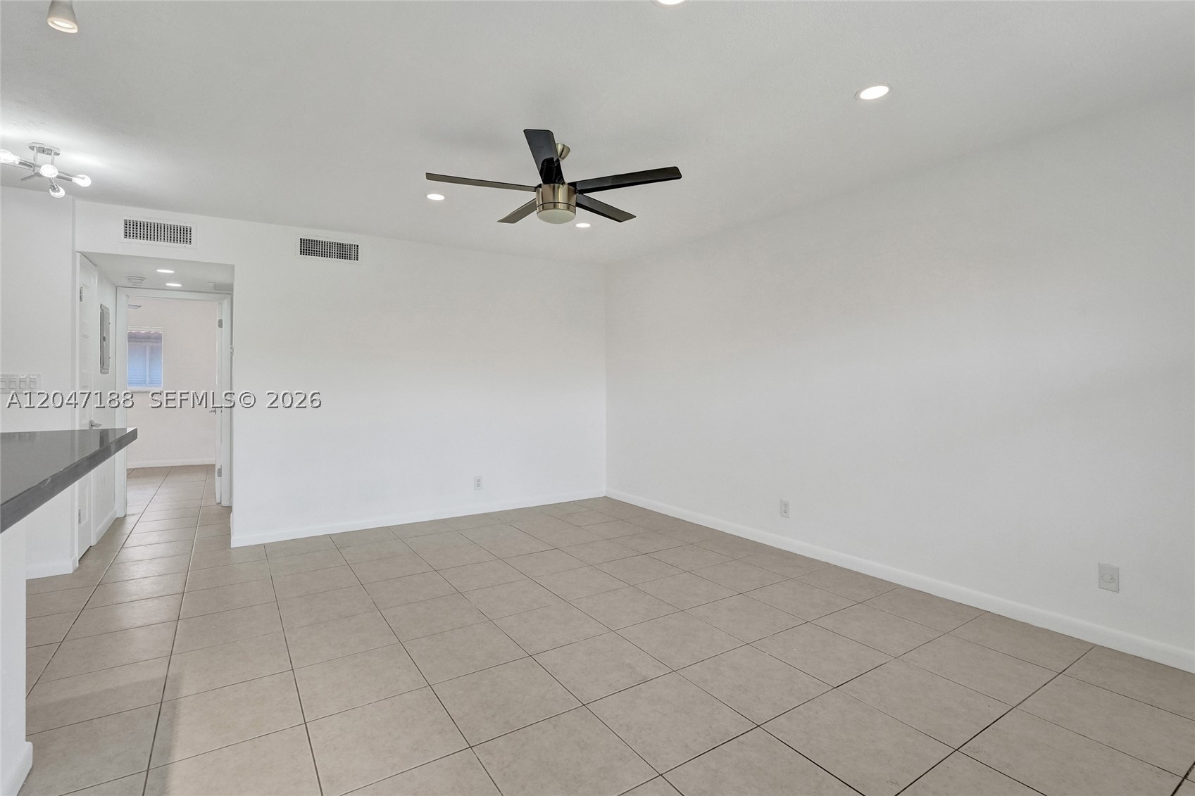 WINDSOR COURT CONDOMINIUM - Residential Lease