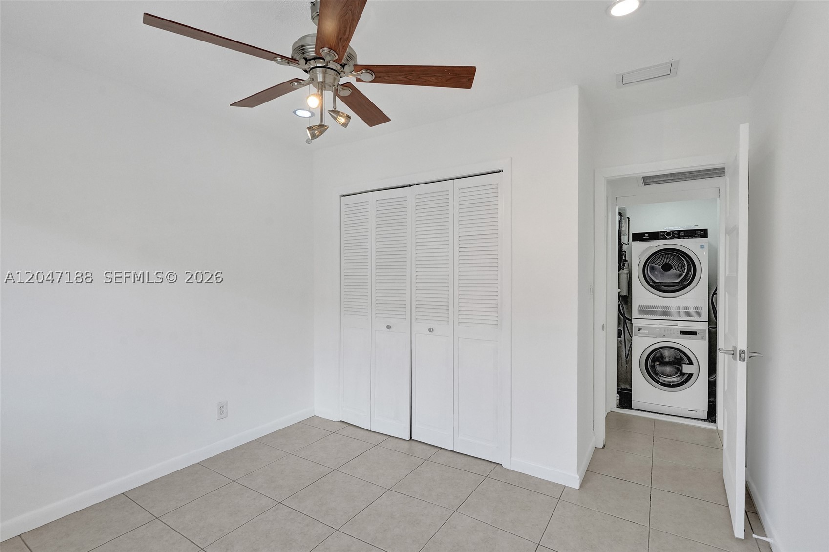 WINDSOR COURT CONDOMINIUM - Residential Lease