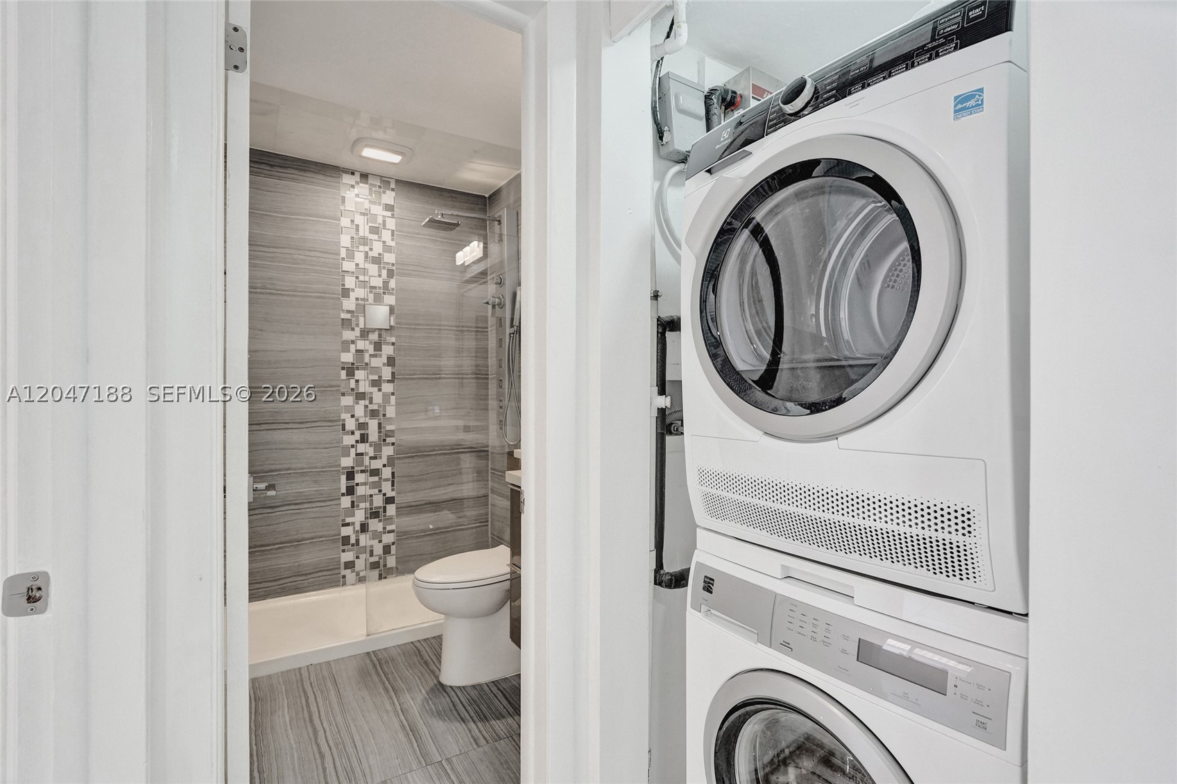 WINDSOR COURT CONDOMINIUM - Residential Lease