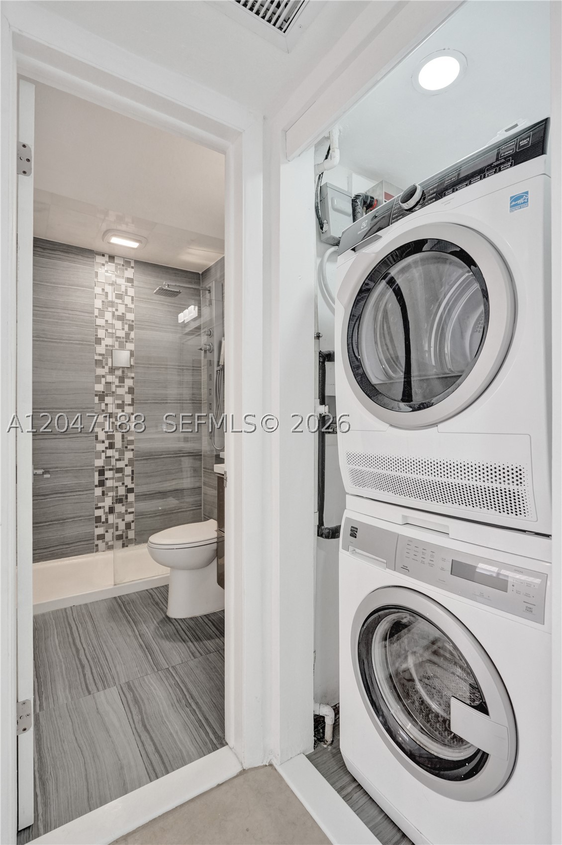 WINDSOR COURT CONDOMINIUM - Residential Lease