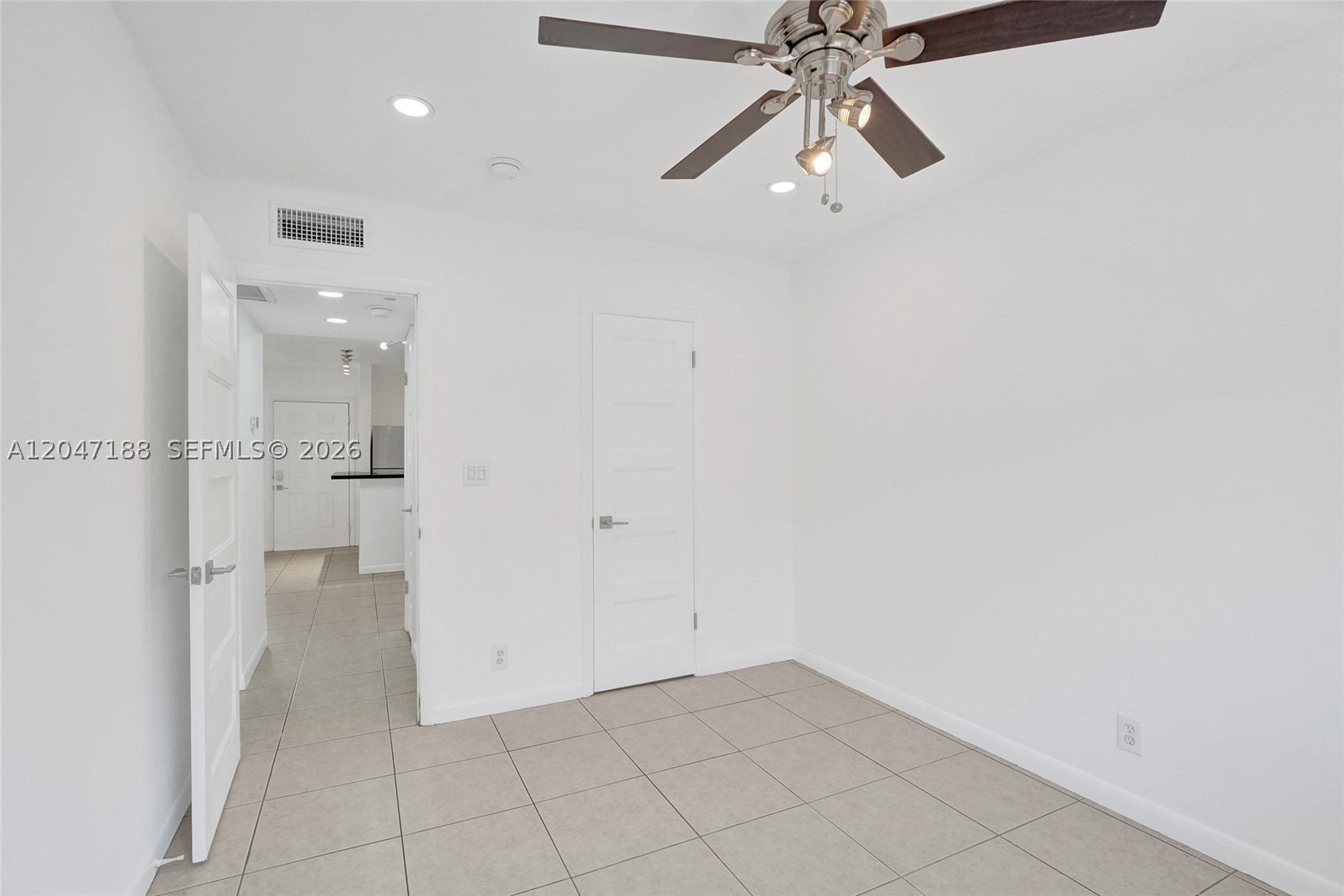 WINDSOR COURT CONDOMINIUM - Residential Lease