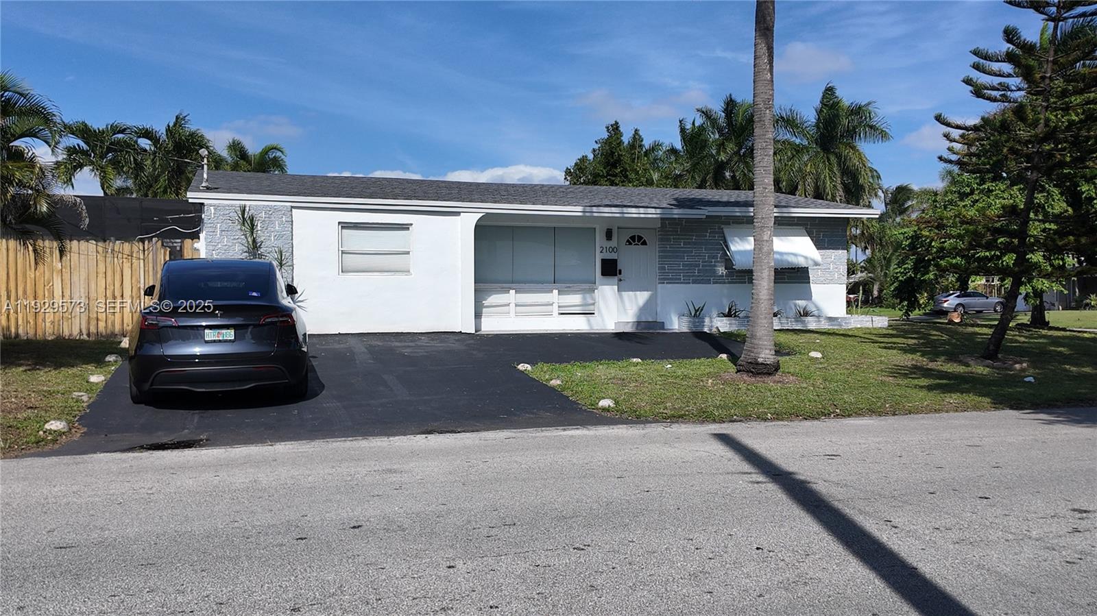 Beautiful totally updated 3bedroom, 2bathroom pool home sitting on a big corner lot. Featuring wood looking laminate floors throughout, a gourmet open kitchen with quartz countertops, renovated bathrooms and freshly painted. Huge laundry with enough space to use as a bedroom/au pair, office or playroom. Amazing layout large pool and screened patio. New roof done with permits. Ample parking. Close to the Hard Rock Hollywood, major highways, shopping, restaurants and houses of worship. Great neighborhood. Very sunny and bright. Great family home!
