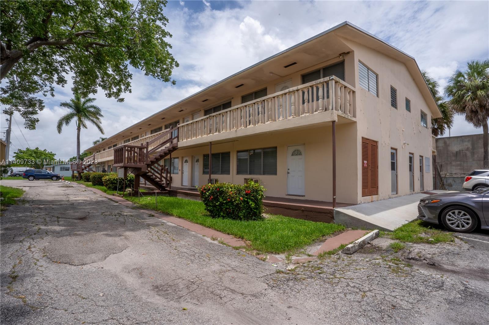 PARK SIDE MANOR D CONDO I - Residential