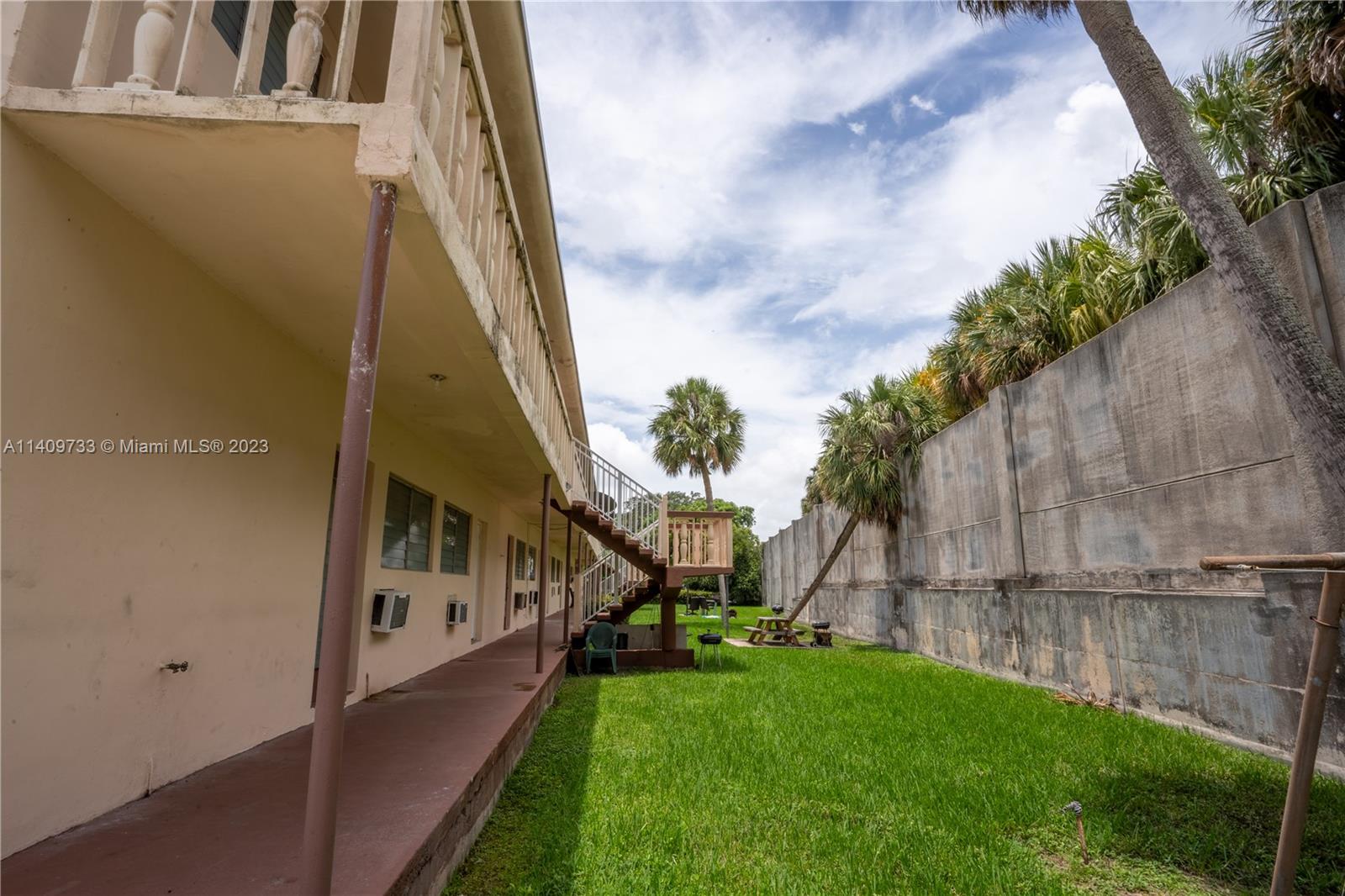 PARK SIDE MANOR D CONDO I - Residential