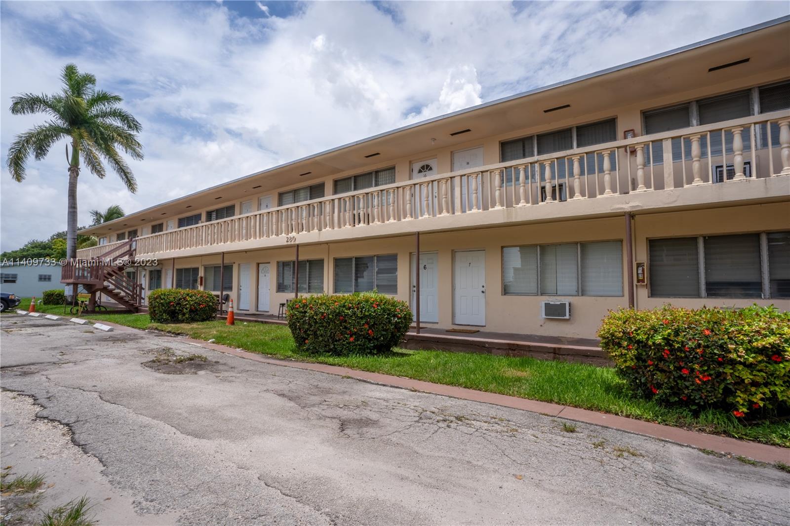 PARK SIDE MANOR D CONDO I - Residential
