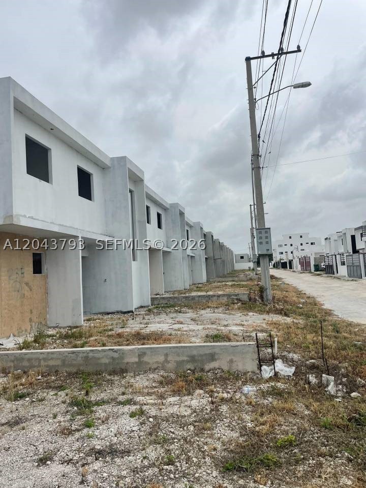 Attention investors: an excellent opportunity to acquire a package of 16 villas within the Brisas Residential community, an ideal proposition for those seeking performance, appreciation, and a product ready to generate income.

Each villa has been designed to offer comfort and functionality, featuring 3 spacious bedrooms, perfect for families or vacation rentals, and 2.5 modern bathrooms, with a layout designed to maximize comfort and privacy.

The project includes an attractive added value: a swimming pool within the residential community, which significantly increases its appeal to residents and guests, raising its rental potential for both short- and long-term use.

With a competitive price of US$220,000 per unit, this is a strategic opportunity for both investors looking to diversify their real estate portfolio and developers seeking to secure properties in an area with growth potential.

A limited offering of a complete set of villas within a single residential community, ideal for investment projects, Airbnb rentals, or asset development.

If you'd like, I can adapt it into an Instagram ad, brochure, or Marketplace listing to help you sell even faster.

Estimated delivery time: 8 to 12 months.