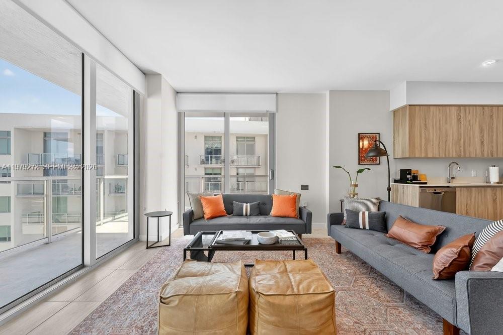 QUADRO CONDO - Residential