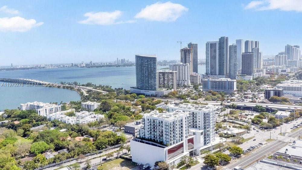 QUADRO CONDO - Residential
