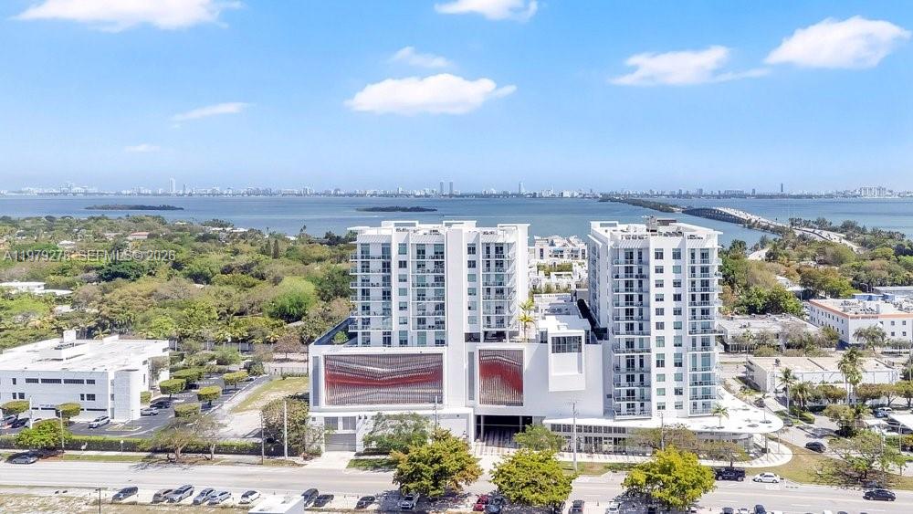 QUADRO CONDO - Residential