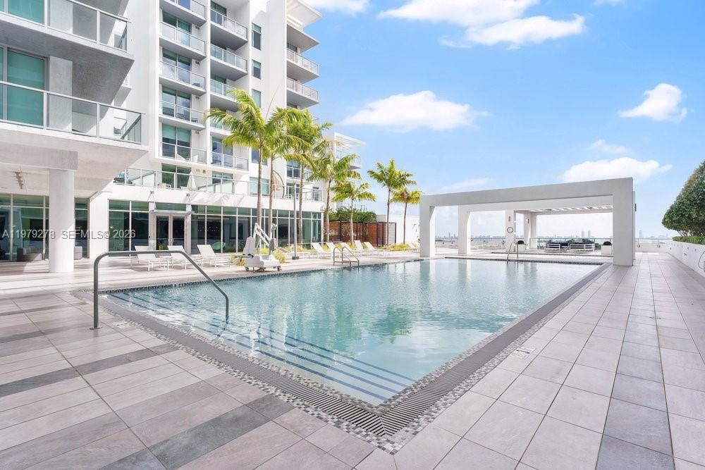 QUADRO CONDO - Residential