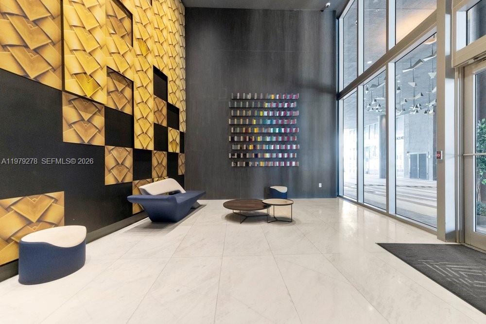 QUADRO CONDO - Residential
