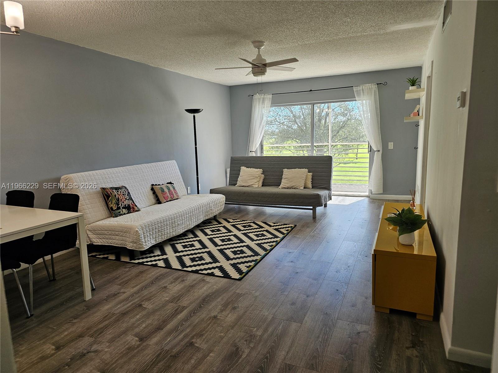 Beautiful 2 bedrooms 2 bathrooms apartment with the most incredible view! In the heart of Davie, close to Nova, shops and entertainment. Modern laminate floors throughout! Remodeled bathrooms! Lovely kitchen! The complex has Tennis, Pool, BBQ area and a Clubhouse! Do not miss this opportunity.