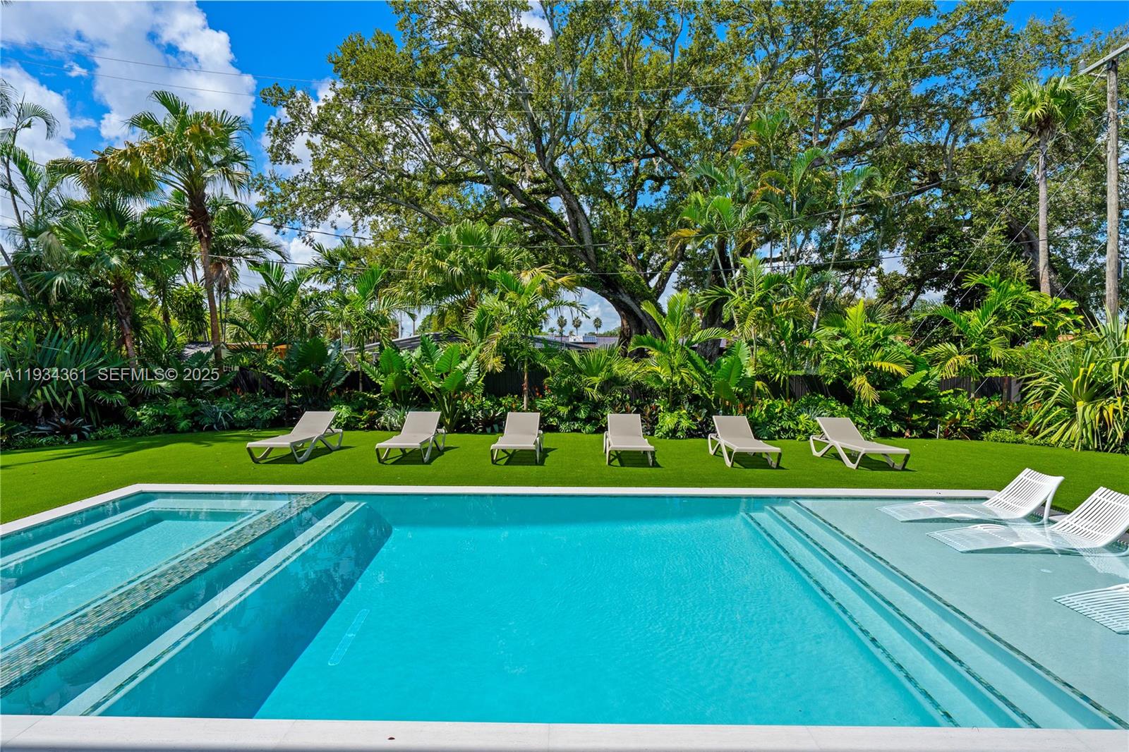 HIGHLAND OAKS - Residential