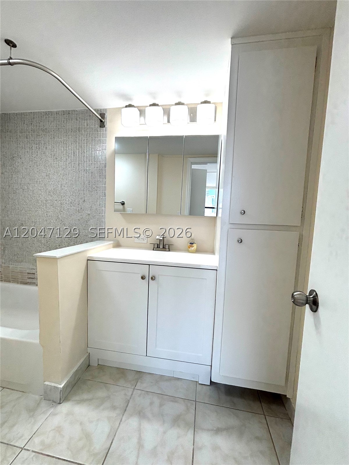 PLAZA OF AMERICAS CONDO P - Residential Lease