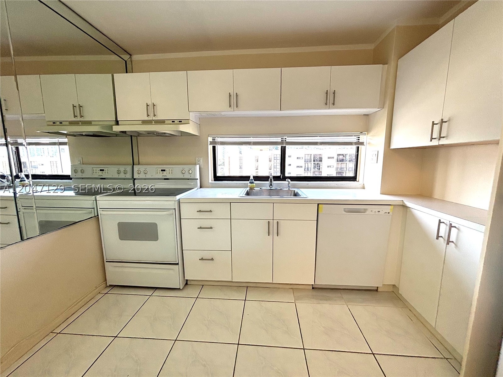 PLAZA OF AMERICAS CONDO P - Residential Lease