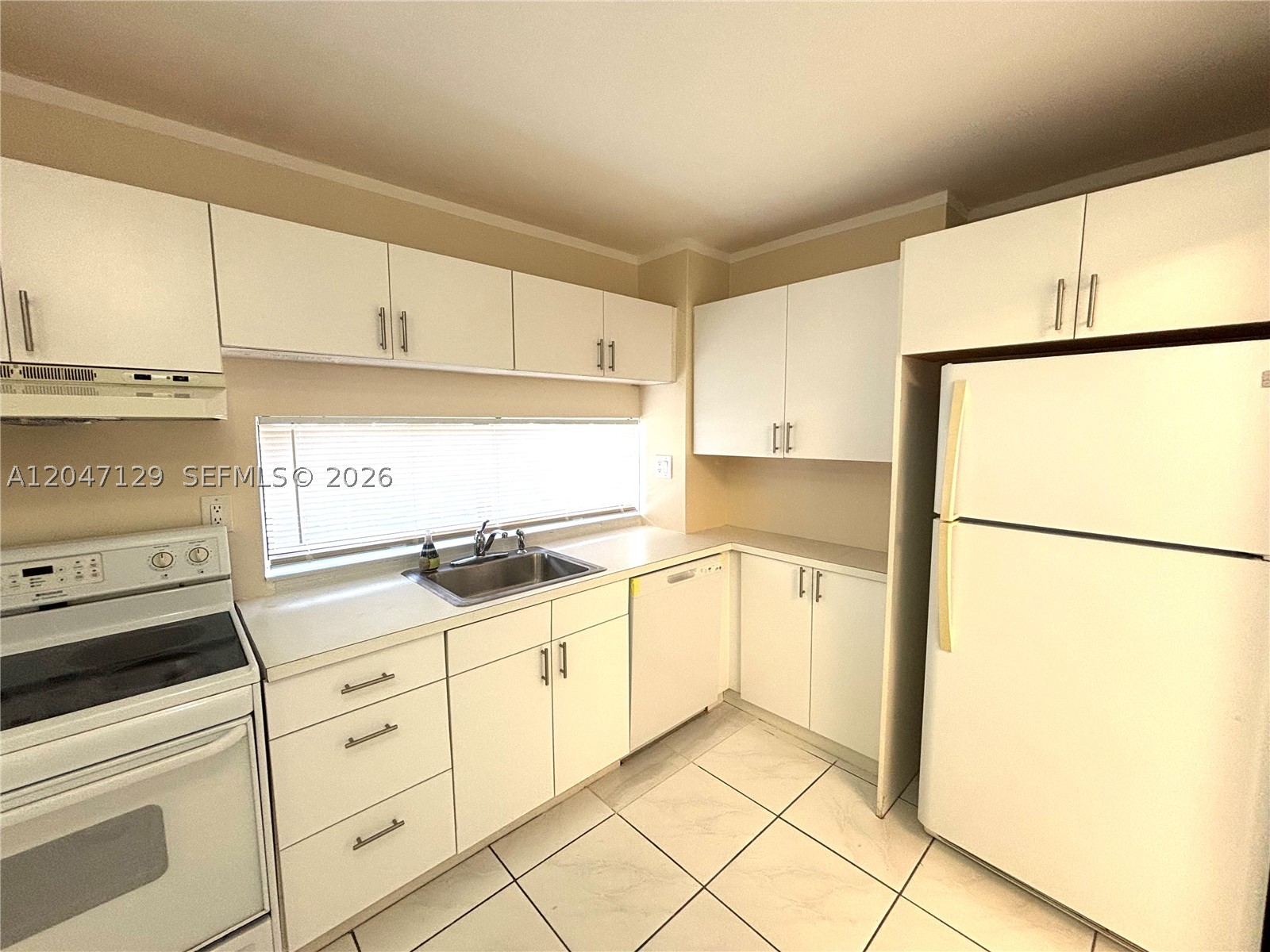 PLAZA OF AMERICAS CONDO P - Residential Lease