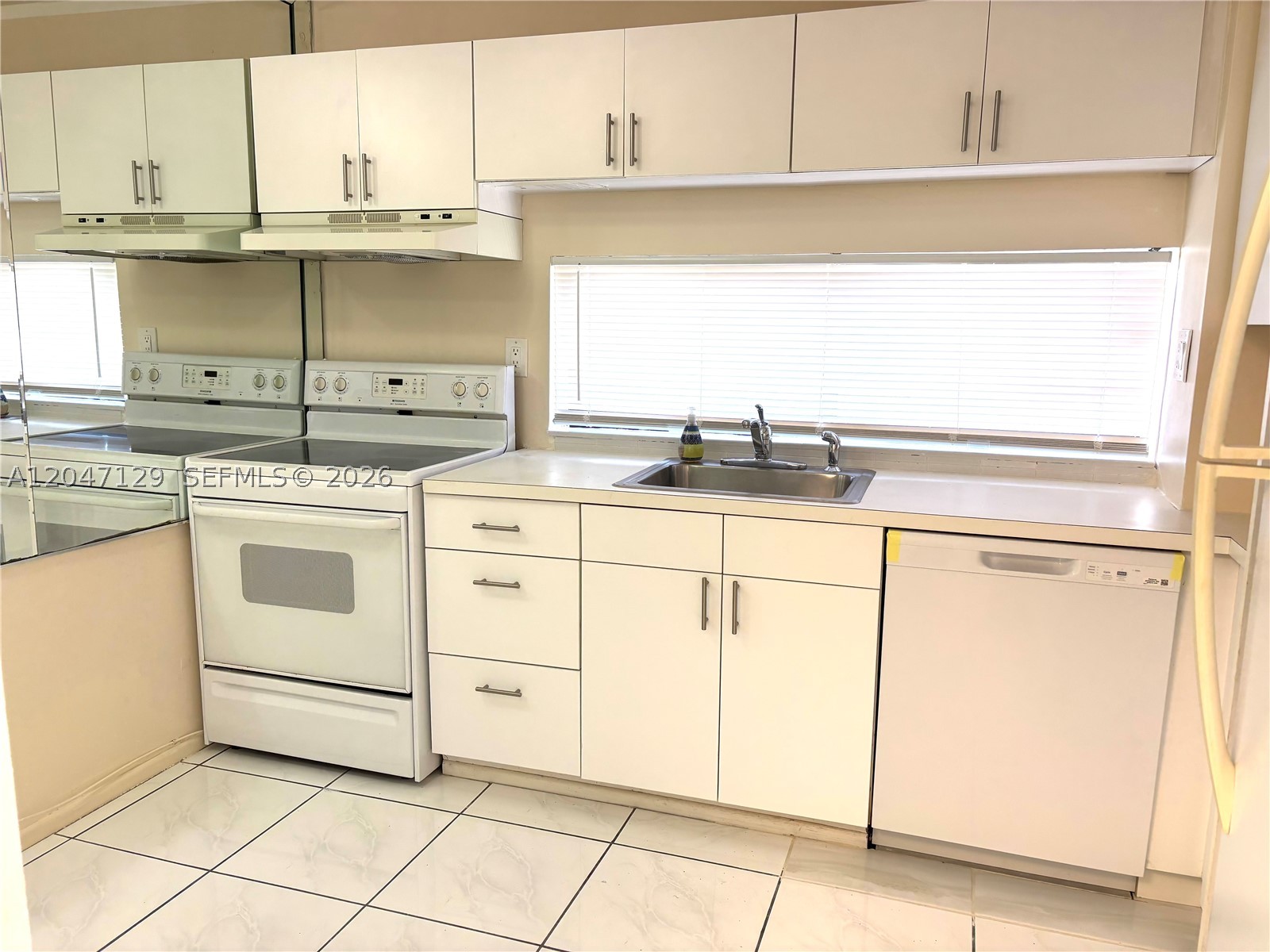 PLAZA OF AMERICAS CONDO P - Residential Lease