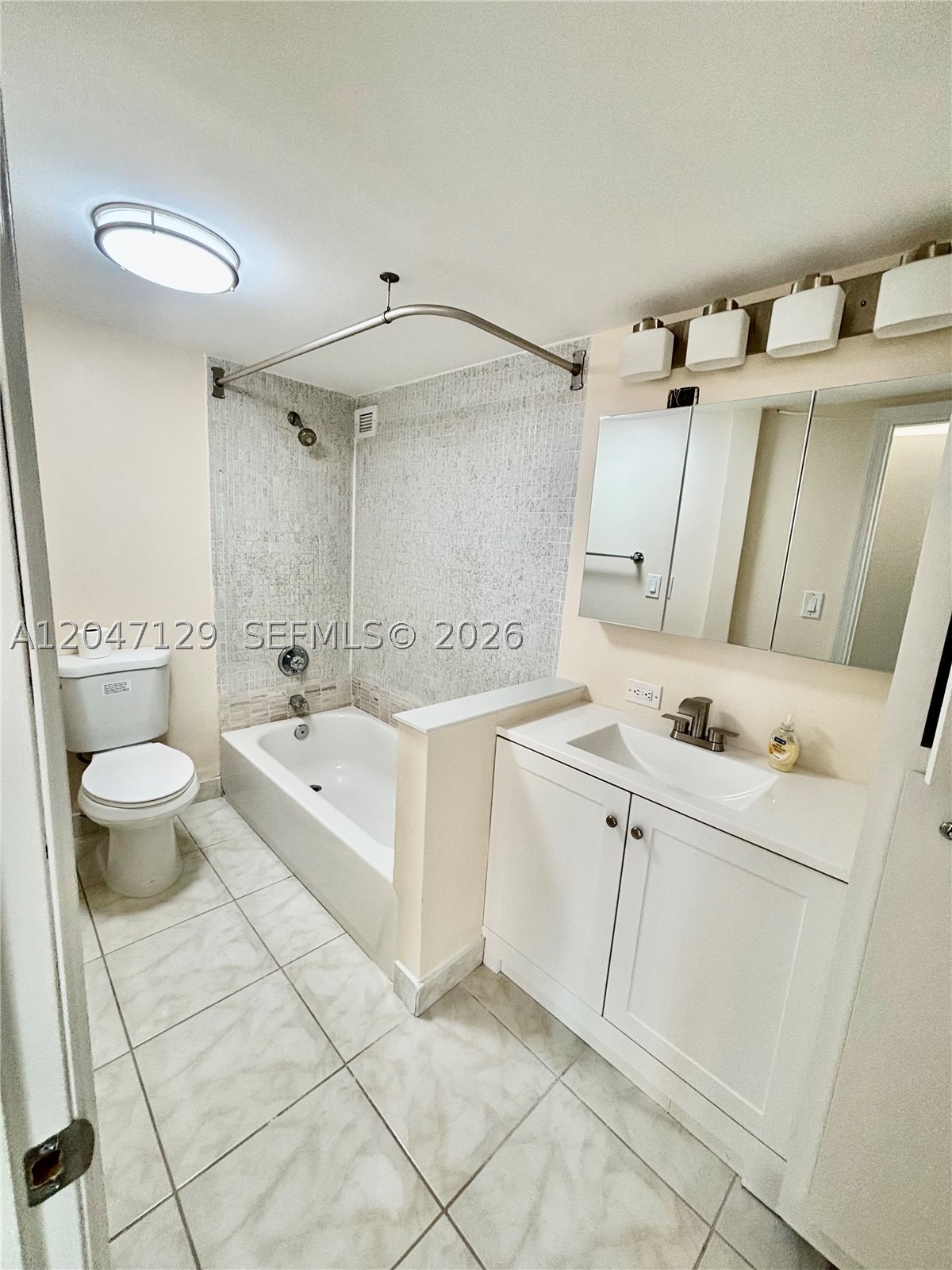 PLAZA OF AMERICAS CONDO P - Residential Lease